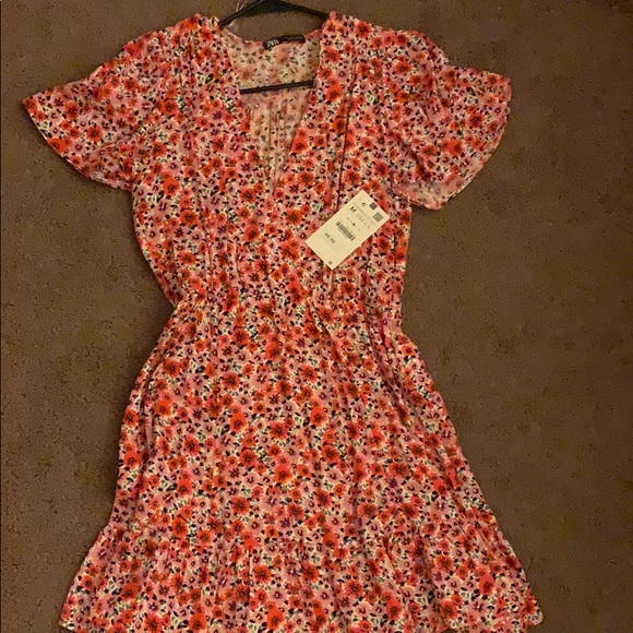 Zara Dresses & Skirts - Floral dress